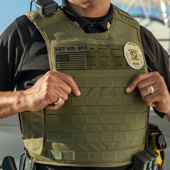 Tactical Carrier / Hunting Protective Gear Vest - Picture 10 of 12